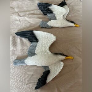 Set 2 Flying Seagulls made of acrylic painted beautifully nwt collections etc